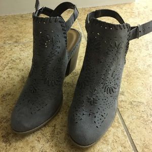 Maurice’s closed toe heels- size 9